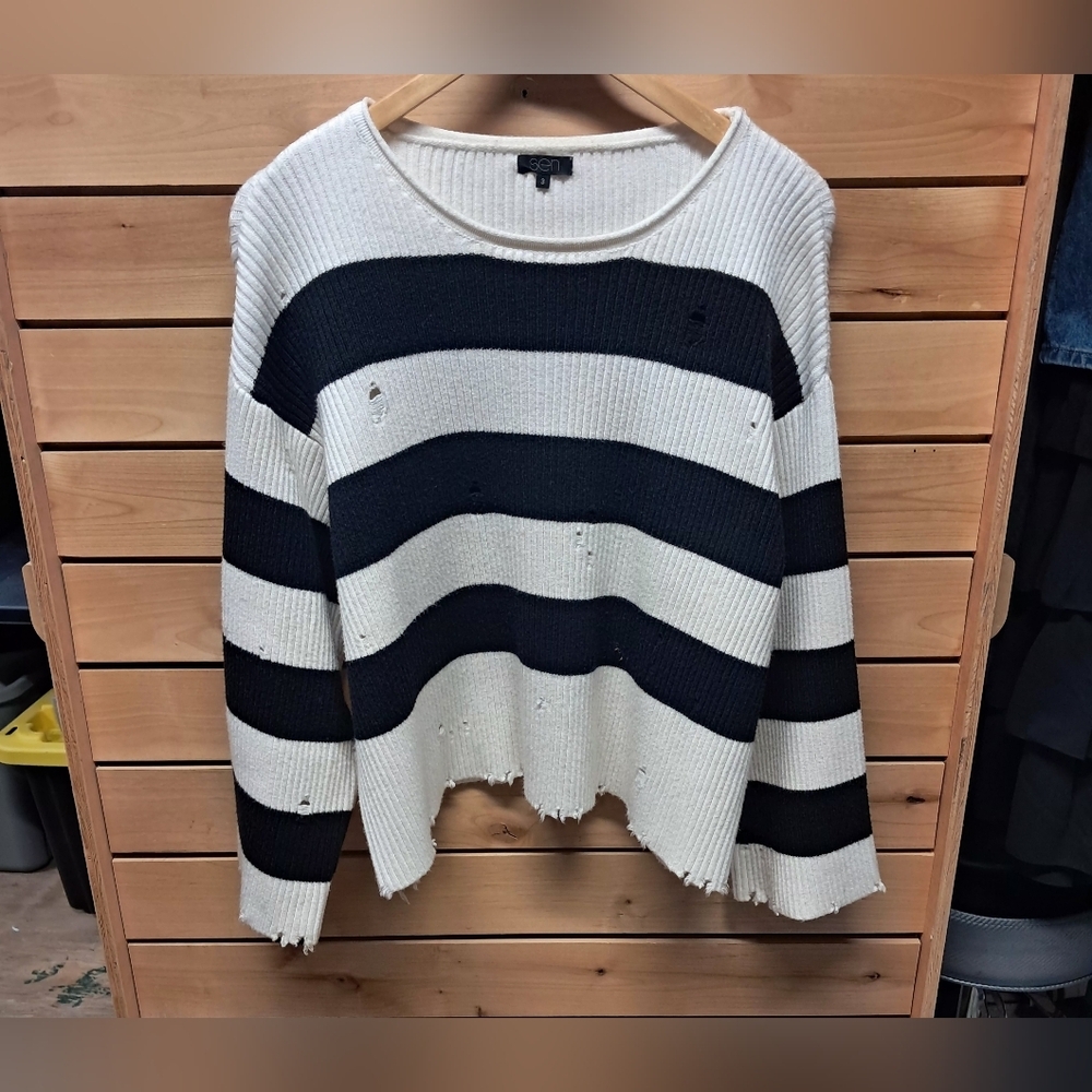 Sen Distressed Striped Sweater Size L